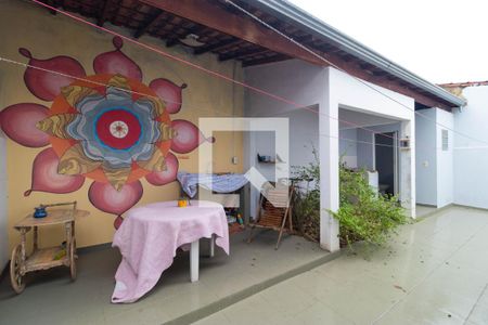 Casa à venda com 100m², 2 quartos e 2 vagas Casa à venda com 100m², 2 quartos e 2 vagasVaranda