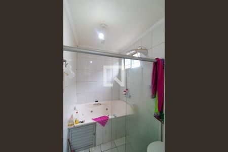 Casa à venda com 100m², 2 quartos e 2 vagas Casa à venda com 100m², 2 quartos e 2 vagasBanheiro da Suíte