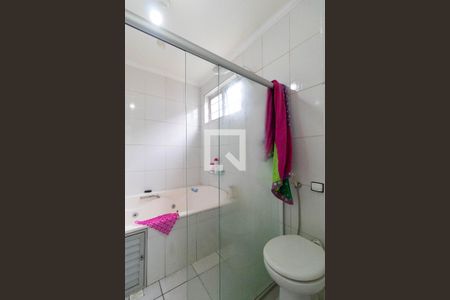 Casa à venda com 100m², 2 quartos e 2 vagas Casa à venda com 100m², 2 quartos e 2 vagasBanheiro da Suíte