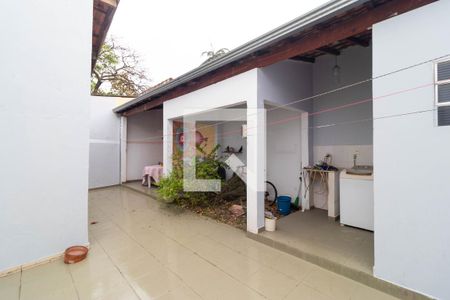 Casa à venda com 100m², 2 quartos e 2 vagas Casa à venda com 100m², 2 quartos e 2 vagasQuintal