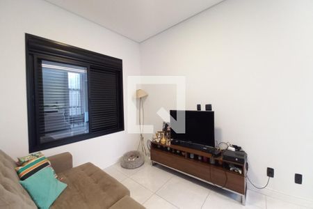 Sala de TV de casa de condomínio para alugar com 3 quartos, 370m² em Swiss Park, Campinas