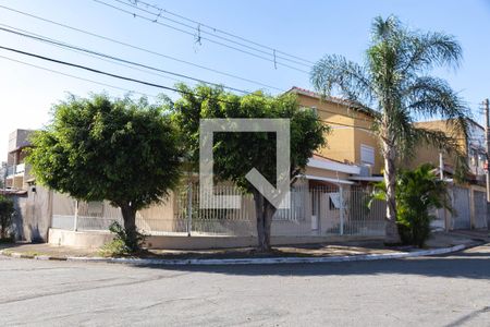 Casa à venda com 160m², 3 quartos e 3 vagas Casa à venda com 160m², 3 quartos e 3 vagasFachada
