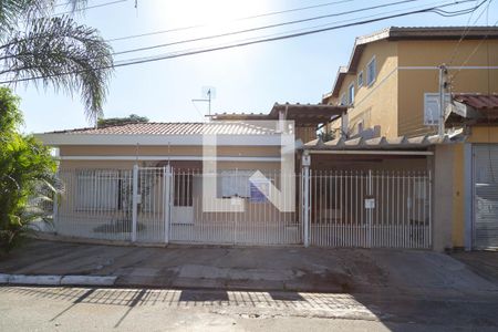 Casa à venda com 160m², 3 quartos e 3 vagas Casa à venda com 160m², 3 quartos e 3 vagasFachada