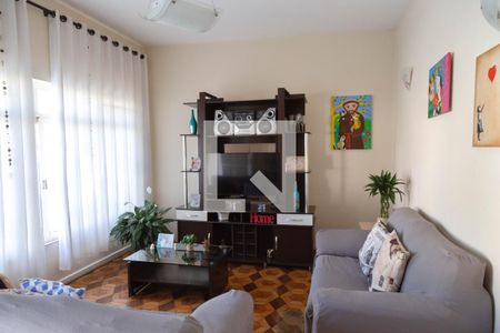 Casa à venda com 160m², 3 quartos e 3 vagas Casa à venda com 160m², 3 quartos e 3 vagasSala