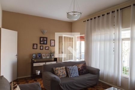 Casa à venda com 160m², 3 quartos e 3 vagas Casa à venda com 160m², 3 quartos e 3 vagasSala