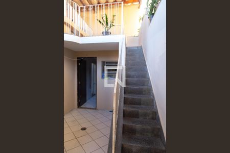 Casa à venda com 160m², 3 quartos e 3 vagas Casa à venda com 160m², 3 quartos e 3 vagasEscada