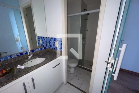 Banheiro de apartamento para alugar com 2 quartos, 50m² em Centro, Duque de Caxias