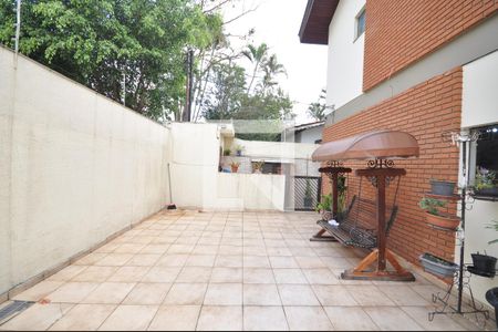 Casa para alugar com 320m², 3 quartos e 5 vagasQuintal