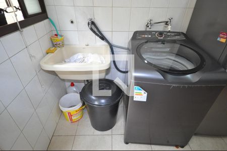 Casa para alugar com 320m², 3 quartos e 5 vagasÁrea de Serviço