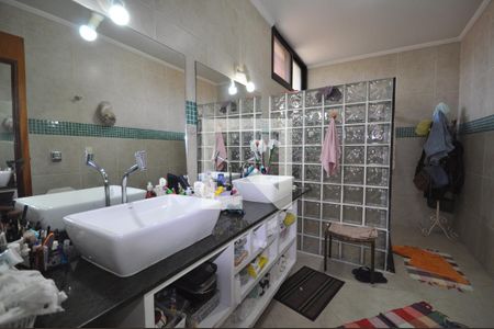 Casa para alugar com 320m², 3 quartos e 5 vagasBanheiro da Suíte 1