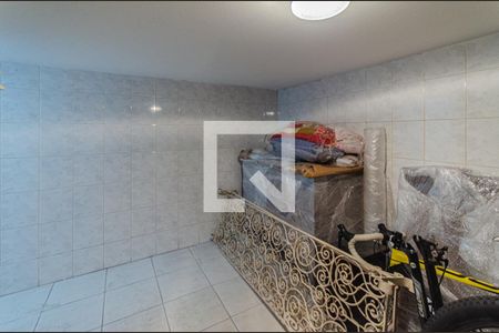 Casa à venda com 280m², 3 quartos e 4 vagasPorão