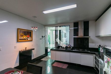 Casa à venda com 300m², 5 quartos e 4 vagasCozinha