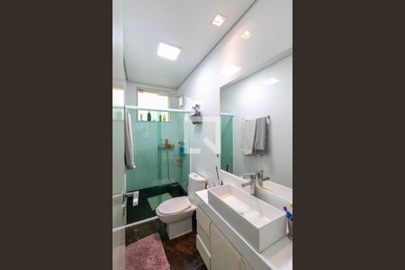 Casa à venda com 300m², 5 quartos e 4 vagasBanheiro 3