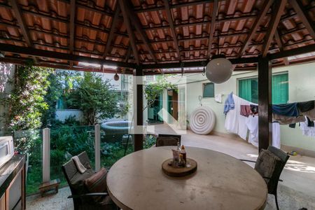 Casa à venda com 300m², 5 quartos e 4 vagasÁrea comum