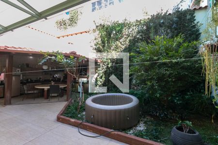 Casa à venda com 300m², 5 quartos e 4 vagasÁrea comum