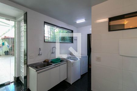 Casa à venda com 300m², 5 quartos e 4 vagasÁrea de Serviço