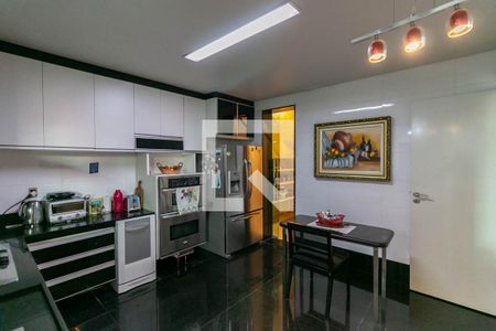 Casa à venda com 300m², 5 quartos e 4 vagasCozinha