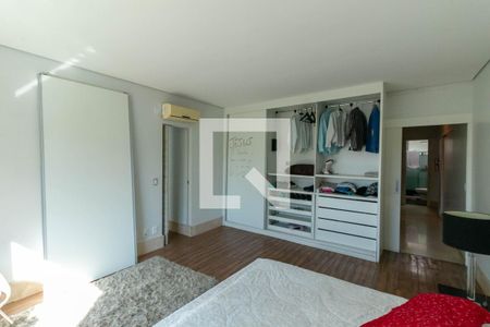 Casa à venda com 300m², 5 quartos e 4 vagasSuíte