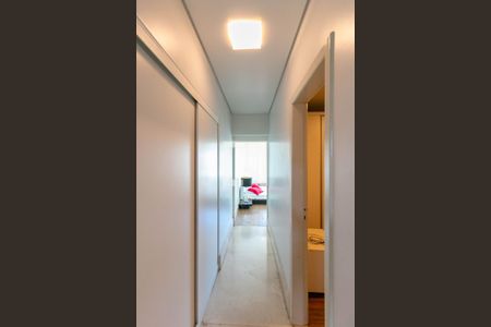 Casa à venda com 300m², 5 quartos e 4 vagasCorredor