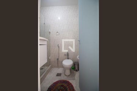 Banheiro social de kitnet/studio para alugar com 1 quarto, 18m² em Copacabana, Rio de Janeiro