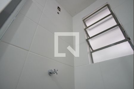 Banheiro Corredor de apartamento à venda com 1 quarto, 44m² em Jardim Itu, Porto Alegre