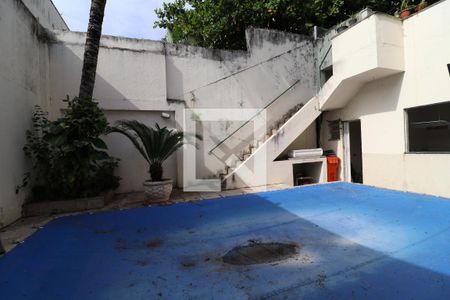 Casa à venda com 360m², 5 quartos e 3 vagasÁrea da piscina