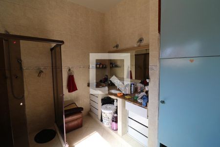 Casa à venda com 360m², 5 quartos e 3 vagasBanheiro da Suíte 1