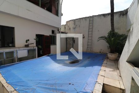 Casa à venda com 360m², 5 quartos e 3 vagasÁrea da piscina
