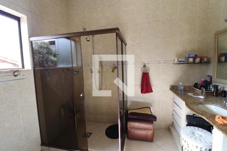 Casa à venda com 360m², 5 quartos e 3 vagasBanheiro da Suíte 1