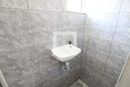Banheiro de casa para alugar com 1 quarto, 20m² em Madureira, Rio de Janeiro