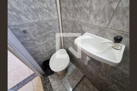 Banheiro de casa para alugar com 1 quarto, 20m² em Madureira, Rio de Janeiro