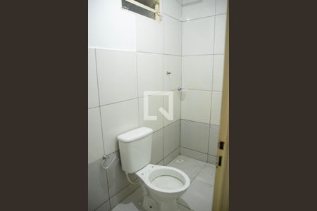Banheiro de kitnet/studio para alugar com 1 quarto, 16m² em Setor Aeroporto, Goiânia