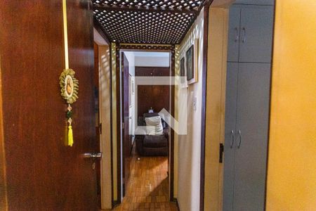Corredor de apartamento para alugar com 3 quartos, 140m² em Santo Antônio, Belo Horizonte