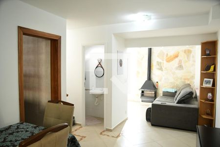 Sala de casa de condomínio para alugar com 2 quartos, 126m² em Jardim Barbacena, Cotia