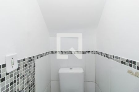 Banheiro de casa de condomínio para alugar com 2 quartos, 120m² em Vila Ré, São Paulo