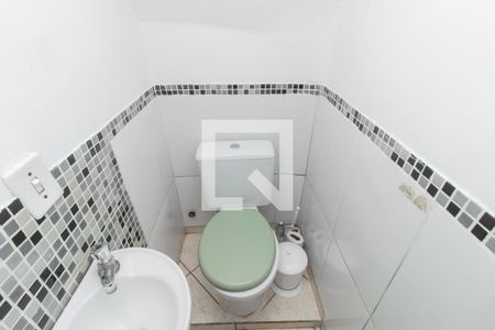 Banheiro de casa de condomínio para alugar com 2 quartos, 120m² em Vila Ré, São Paulo