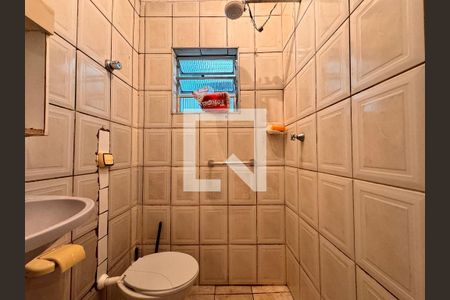 Casa à venda com 67m², 2 quartos e 1 vaga Casa à venda com 67m², 2 quartos e 1 vagaBanheiro