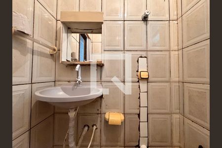 Casa à venda com 67m², 2 quartos e 1 vaga Casa à venda com 67m², 2 quartos e 1 vagaBanheiro