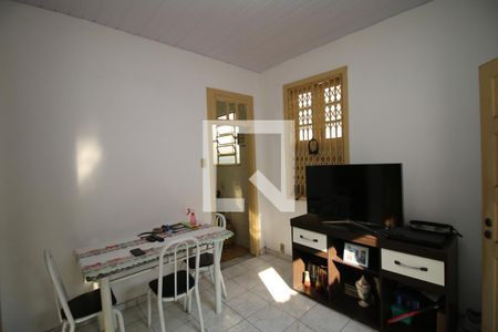 Sala de casa à venda com 2 quartos, 70m² em Ramos, Rio de Janeiro