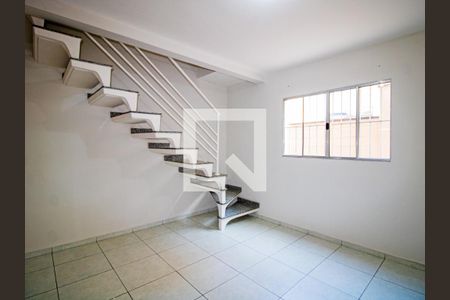 Sala de casa de condomínio para alugar com 2 quartos, 57m² em Jardim Modelo, São Paulo