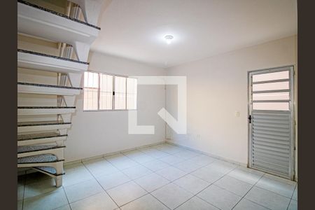 Sala de casa de condomínio para alugar com 2 quartos, 57m² em Jardim Modelo, São Paulo