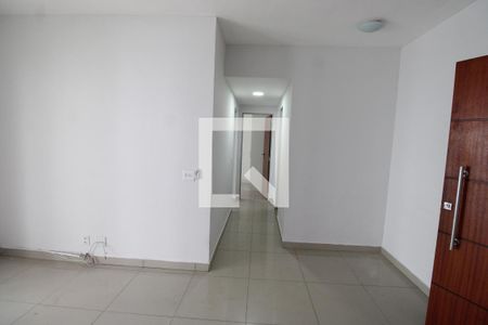 Corredor de apartamento para alugar com 2 quartos, 120m² em Praça Seca, Rio de Janeiro