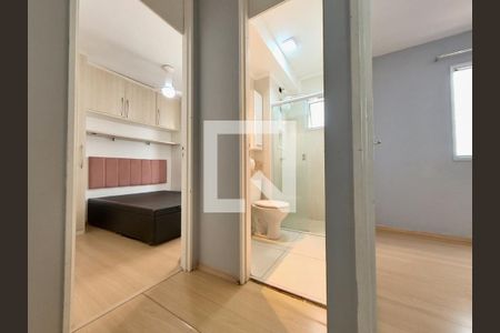 Entrada Quartos e Banheiro de apartamento para alugar com 2 quartos, 48m² em Vila Cruz das Almas, São Paulo