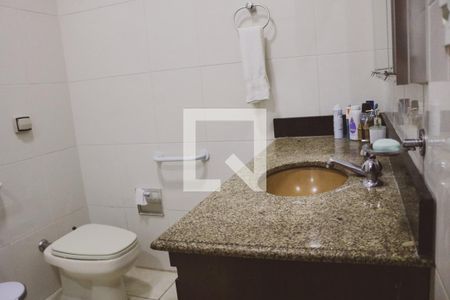 Banheiro de casa para alugar com 2 quartos, 94m² em Vila Roque, São Paulo