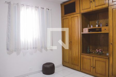 Quarto 2 de casa para alugar com 2 quartos, 94m² em Vila Roque, São Paulo
