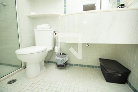 Banheiro. Louça sanitária  de apartamento à venda com 1 quarto, 37m² em Indianópolis, São Paulo