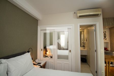 Quarto, armário e ar condicionado  de apartamento à venda com 1 quarto, 37m² em Indianópolis, São Paulo