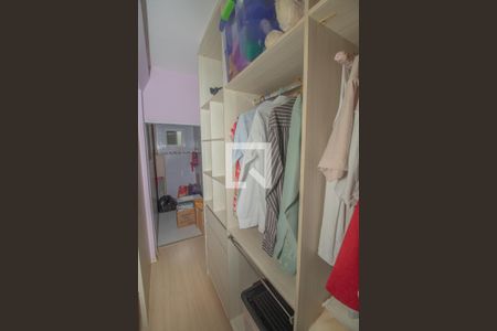 Casa à venda com 241m², 2 quartos e 2 vagasCloset