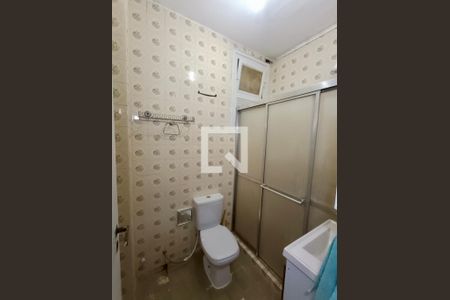 Banheiro social  de kitnet/studio para alugar com 1 quarto, 30m² em Copacabana, Rio de Janeiro