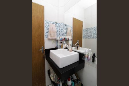 Casa à venda com 136m², 3 quartos e 2 vagasBanheiro